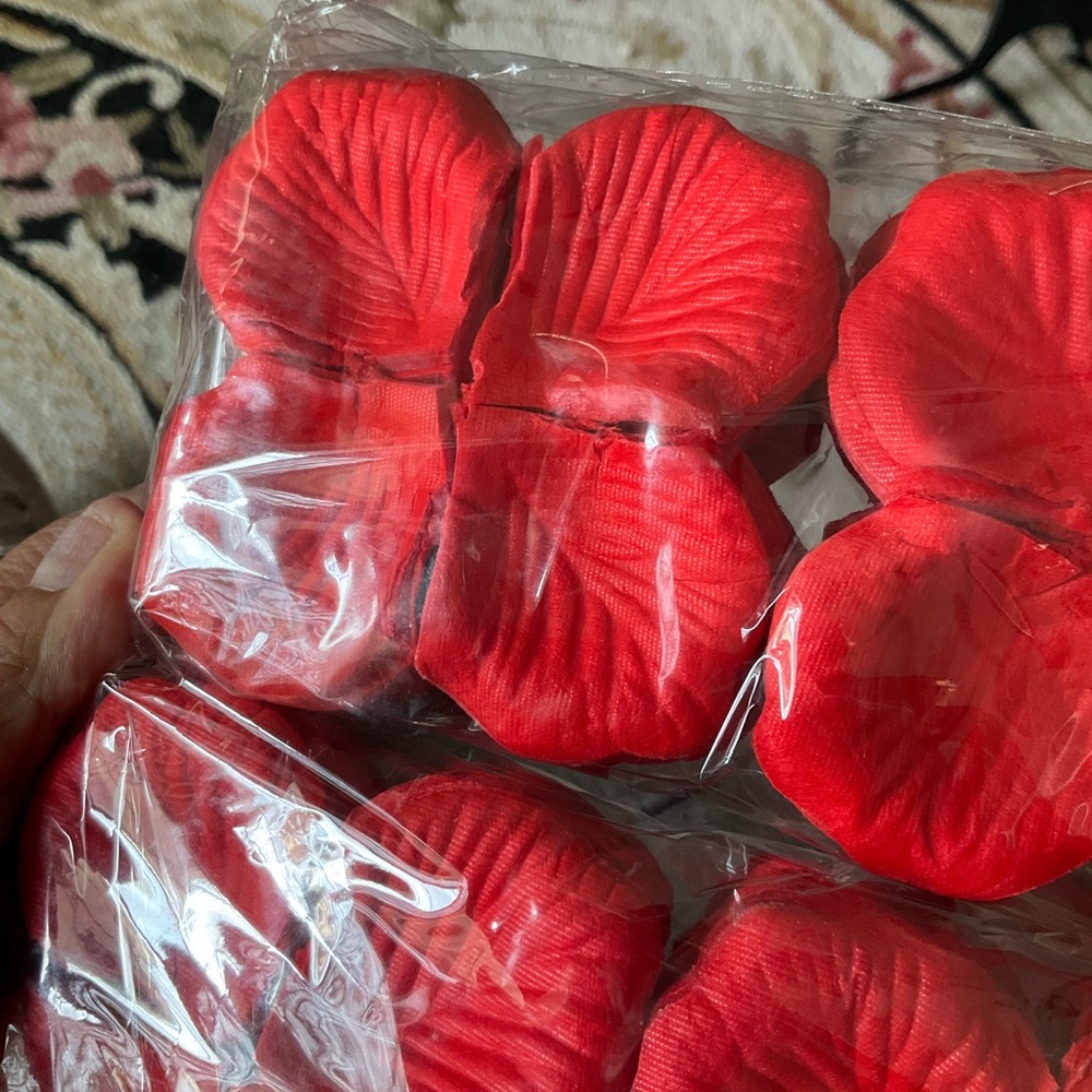 Red Rose Petals - Picture 3 of 7